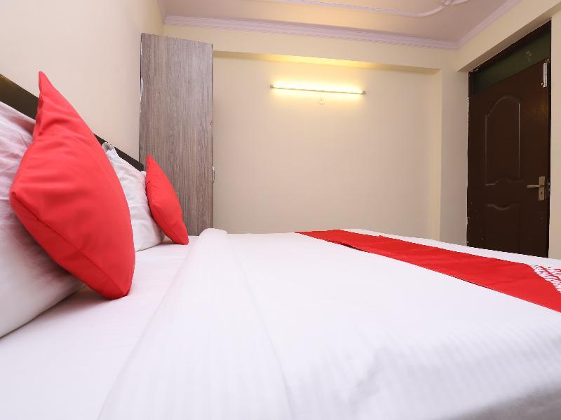 Oyo 28126 Charanpahari Hotel New Delhi Exterior photo