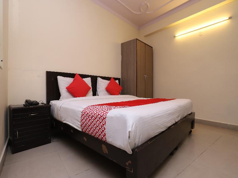 Oyo 28126 Charanpahari Hotel New Delhi Exterior photo