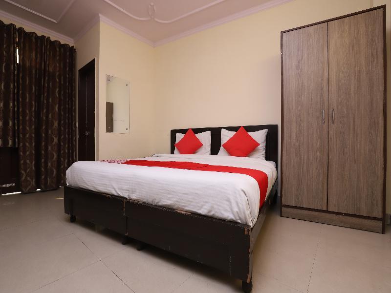 Oyo 28126 Charanpahari Hotel New Delhi Exterior photo